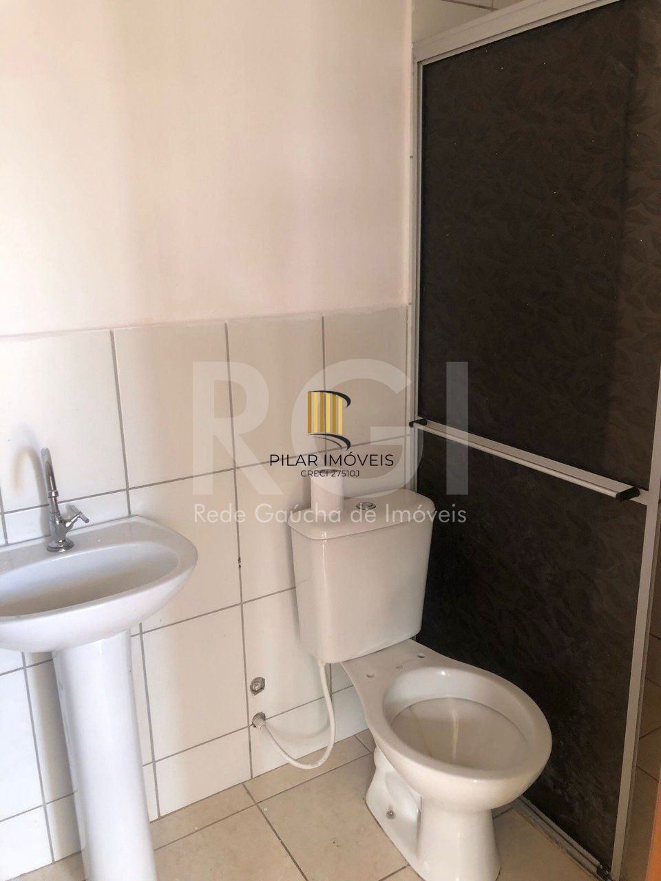 Apartamento com 2 quartos , 1 vaga em condominio fechado com portaria.