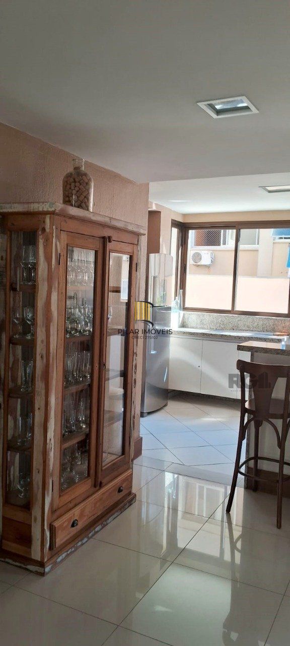 Apartamento 02 dormitórios alto padrão, bairro São João, com 02 vagas cobertas 
