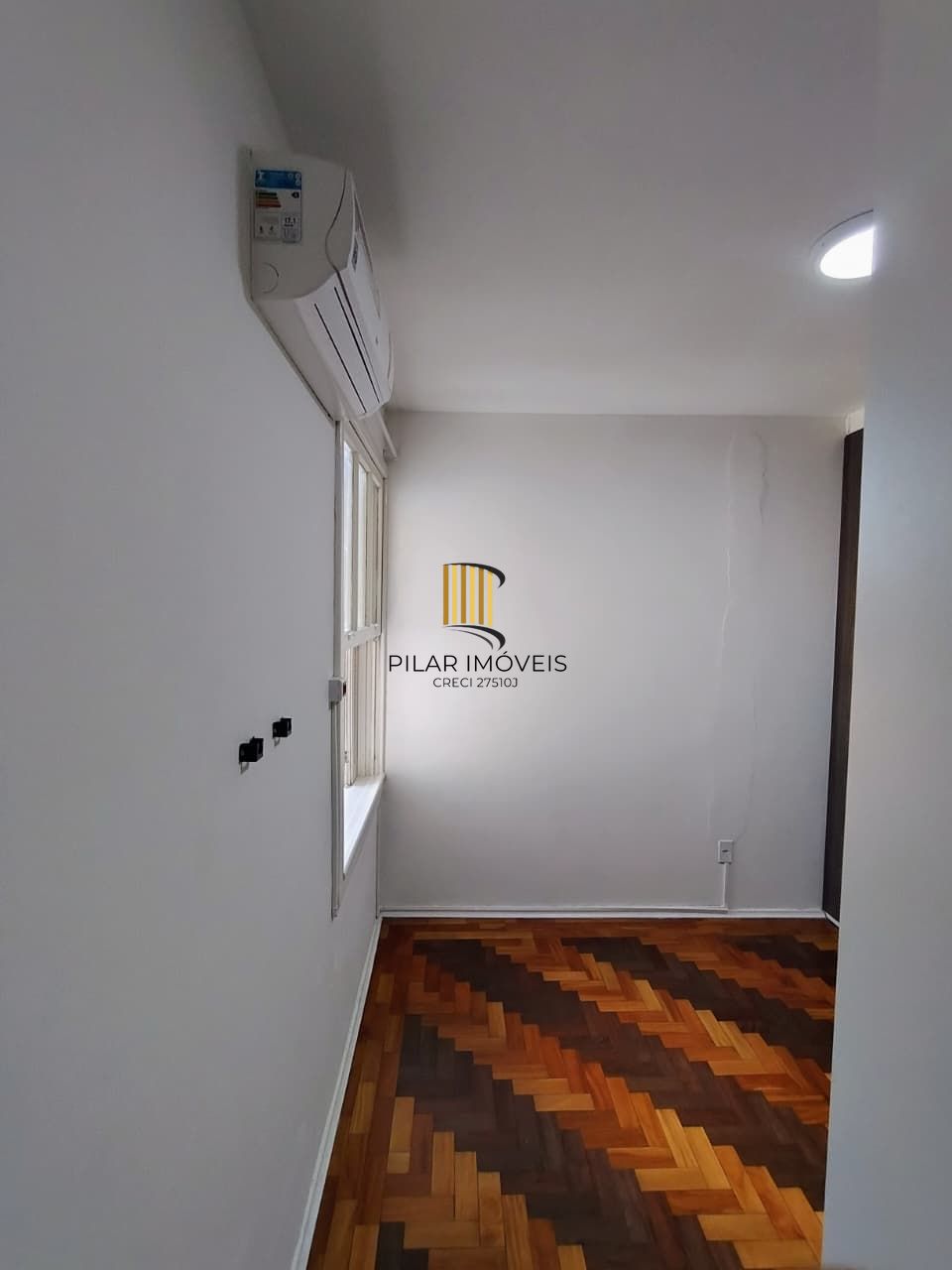 #Vende apartamento  desopcupado com 2 quartos no Menino Deus#