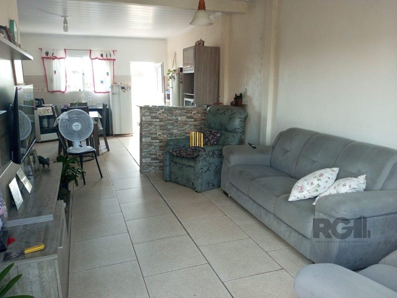 Casa de 1 dormitório, com uma garagem, bairro Rubem Berta- Porto Alegre