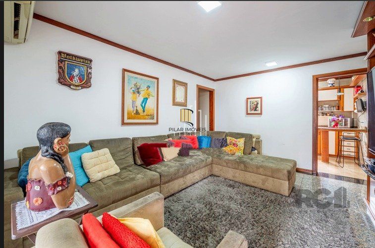 Apartamento  4 dormitórios, suite, de frente com sacada, 3 vagas de garagem, bairro Higienópolis - Porto Alegre