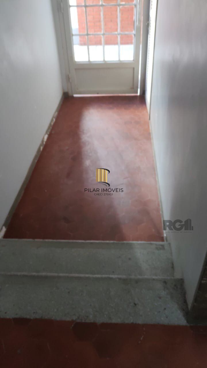 Apartamento térreo jk no miolo do Menino Deus!