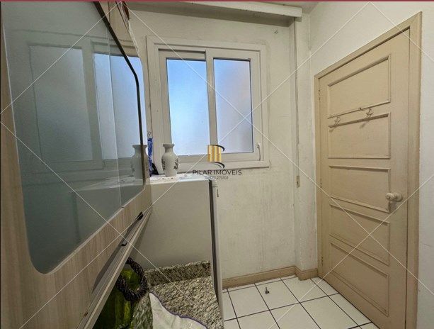 Apartamento 2 quartos, desocupado, andar alto na cidade Baixa!