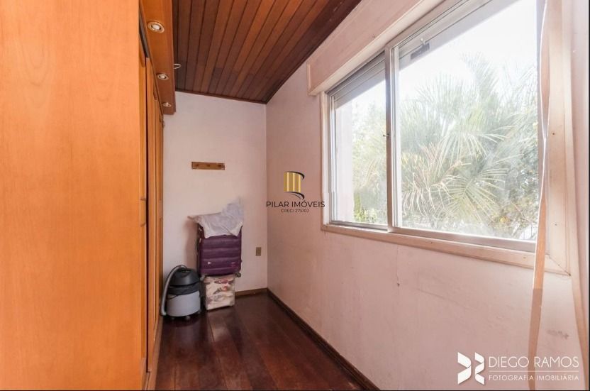 Casa para Venda - 190m², 4 dormitórios, sendo 1 suites, 2 vagas - Partenon