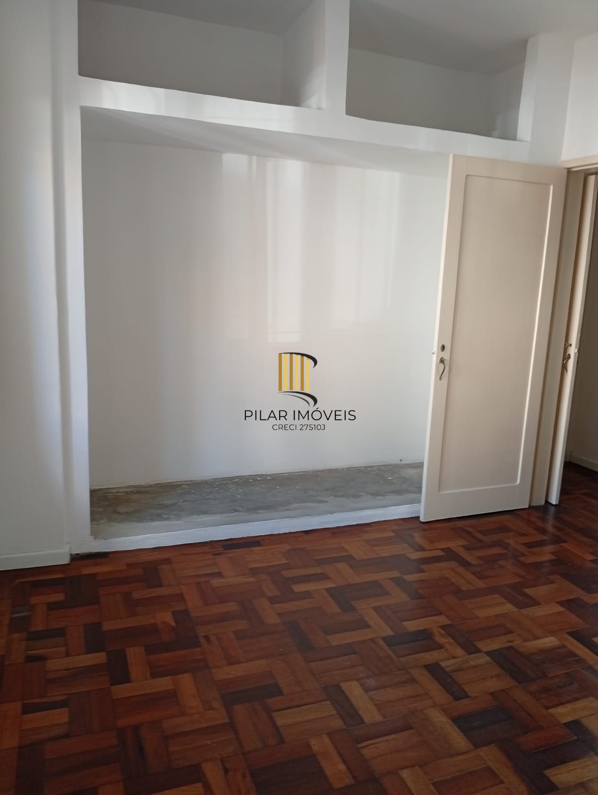 Apartamento térreo,  2 quartos, pátio, desocupado no bairro Cidade Baixa