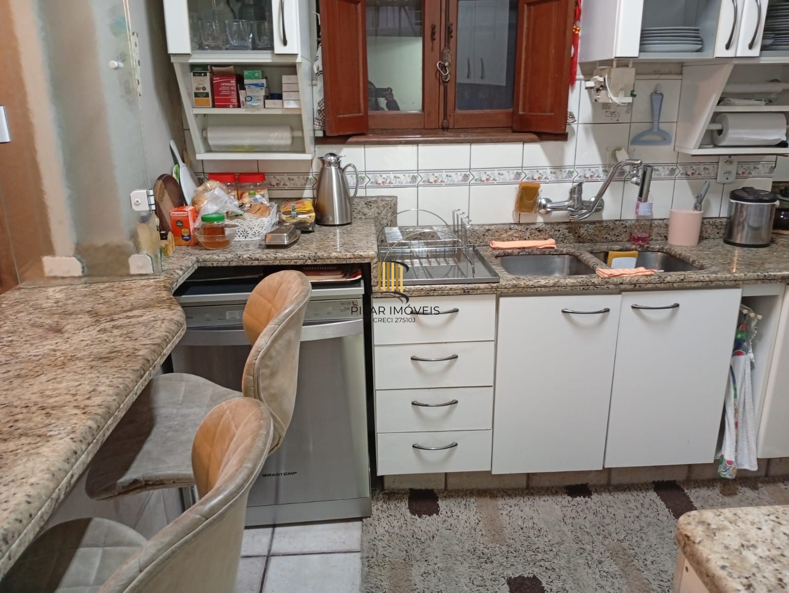 Casa com 5 quartos , 7 banheiros e pátio!