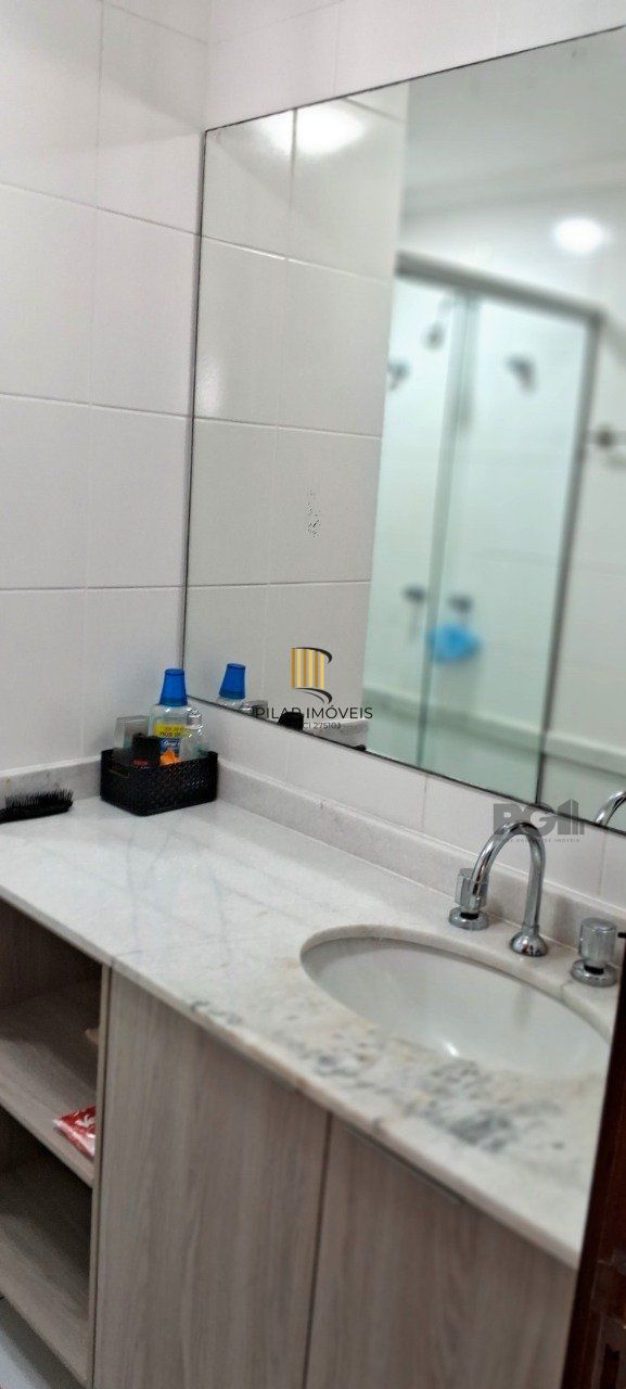 Apartamento 02 dormitórios alto padrão, bairro São João, com 02 vagas cobertas 