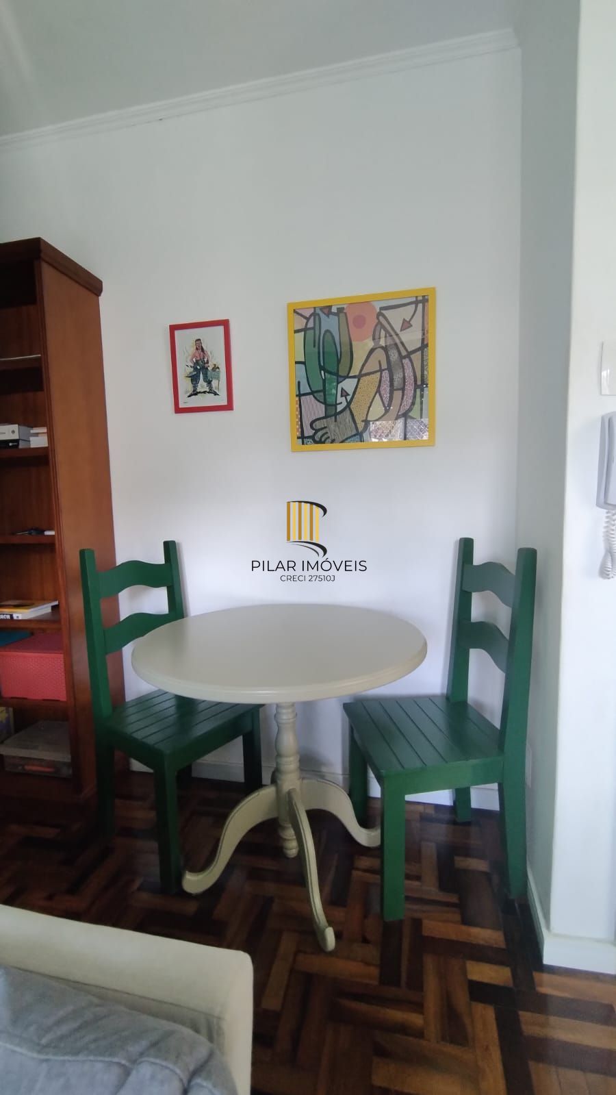 Apartamento 1 dormitório, todo reformado, semimobiliado em condominio fechado.