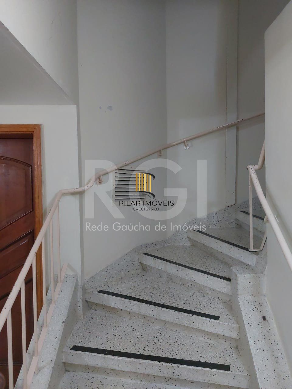 Apartamento com 3 quartos, 2 banheiros, desocupado e 1 vaga!