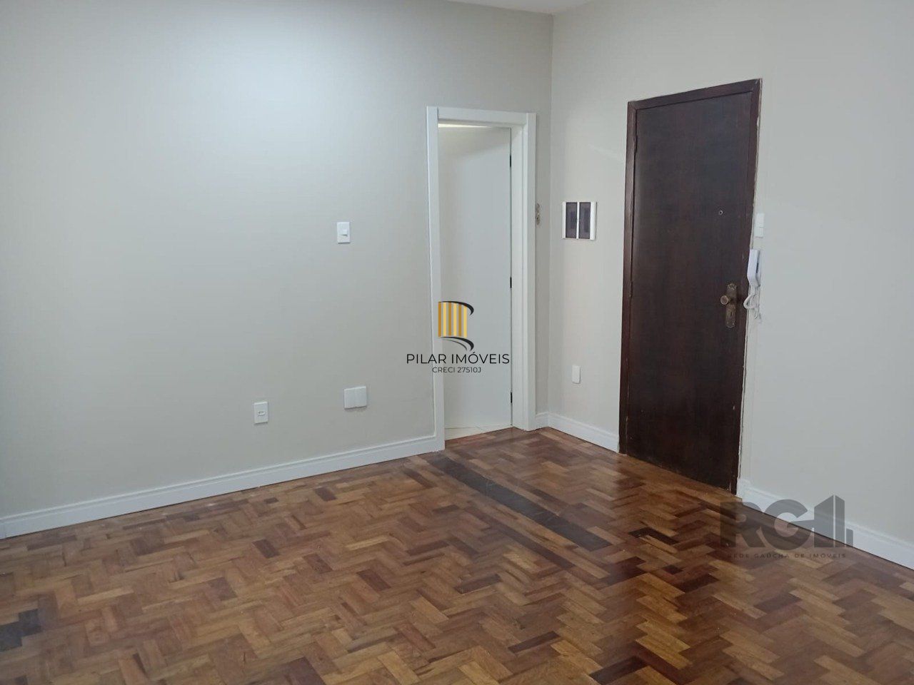 Apartamento com 3 quartos, desocupado no centro histórico.