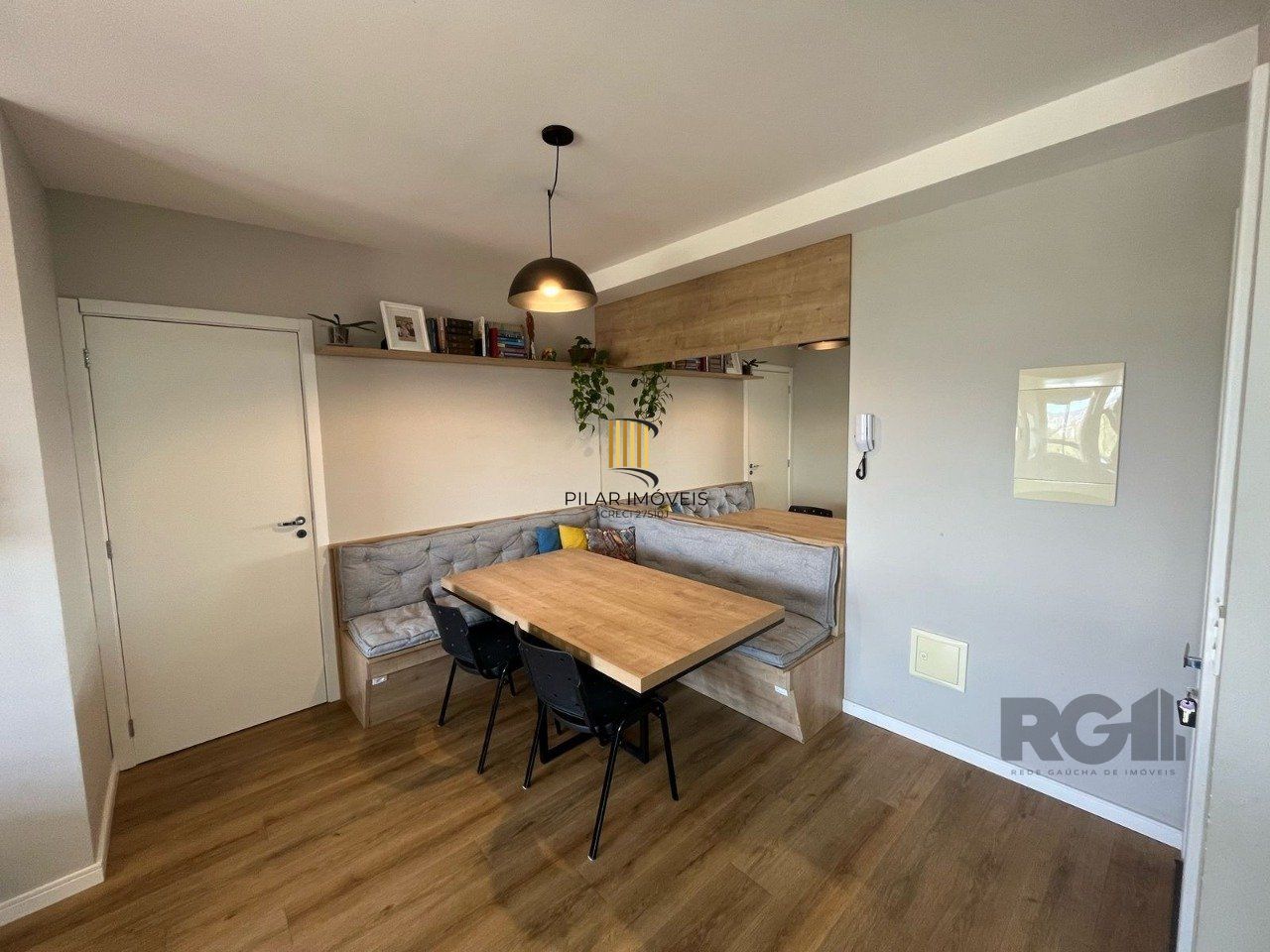 Apartamento 2 quartos, suíte e garagem na Cidade Baixa.