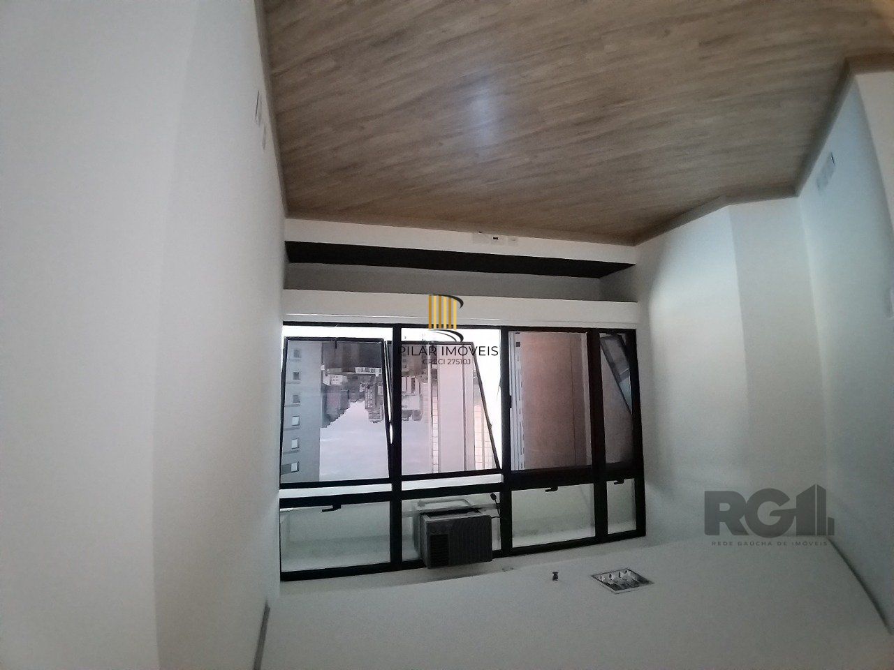 Sala comercial, com  2 garagens no, 11º andar no bairro Centro Histórico- Porto Alegre 