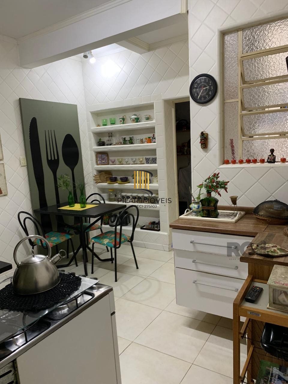   Ótimo apartamento 3 dormitórios, de frente com sacada, bairro Cidade Baixa- Porto Alegre