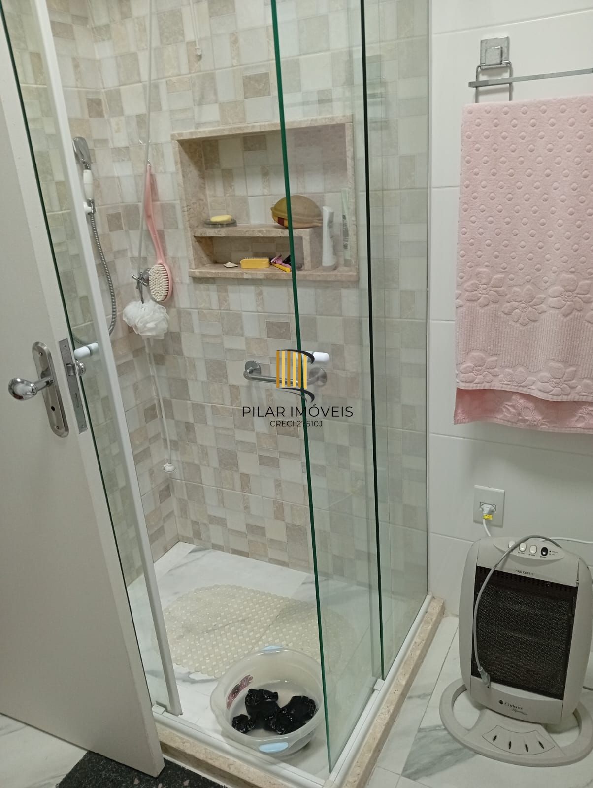 Casa com 5 quartos , 7 banheiros e pátio!