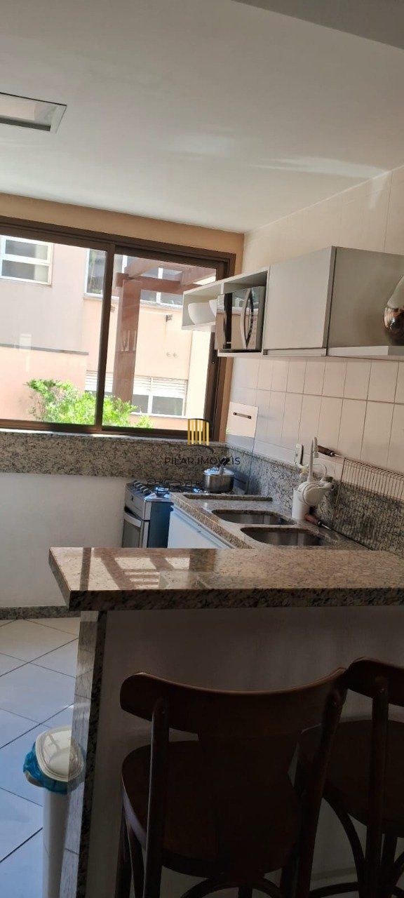Apartamento 02 dormitórios alto padrão, bairro São João, com 02 vagas cobertas 