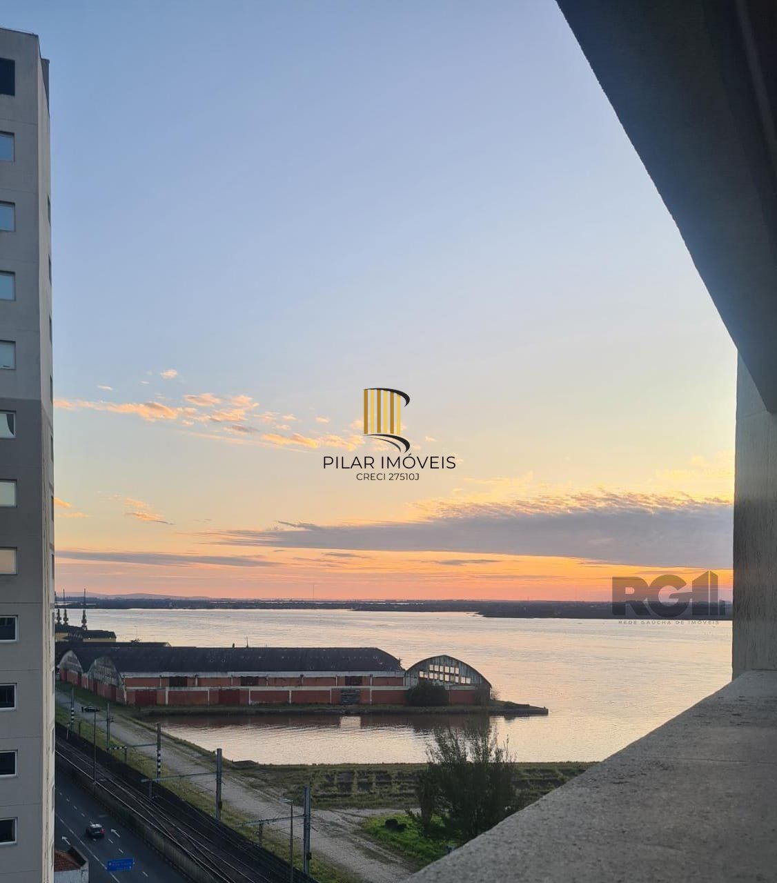 Sala comercial, com  2 garagens no, 11º andar no bairro Centro Histórico- Porto Alegre 