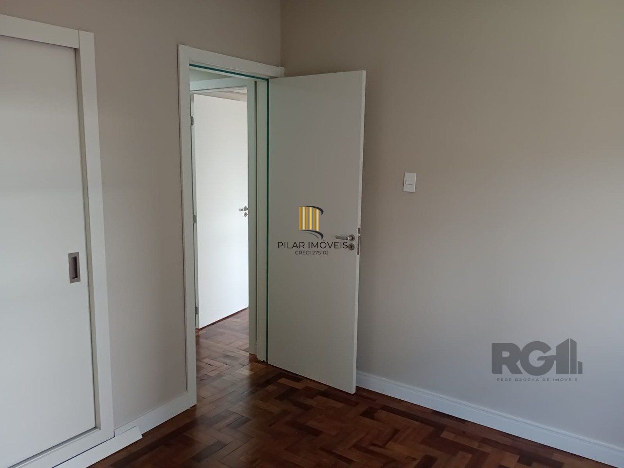 Apartamento com 3 quartos, desocupado no centro histórico.