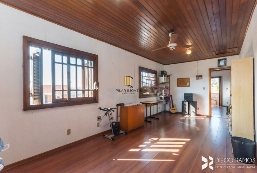 Casa para Venda - 190m², 4 dormitórios, sendo 1 suites, 2 vagas - Partenon