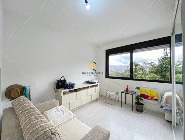 Casa para Venda - 3 dormitórios, sendo 1 suites, 2 vagas - Menino Deus