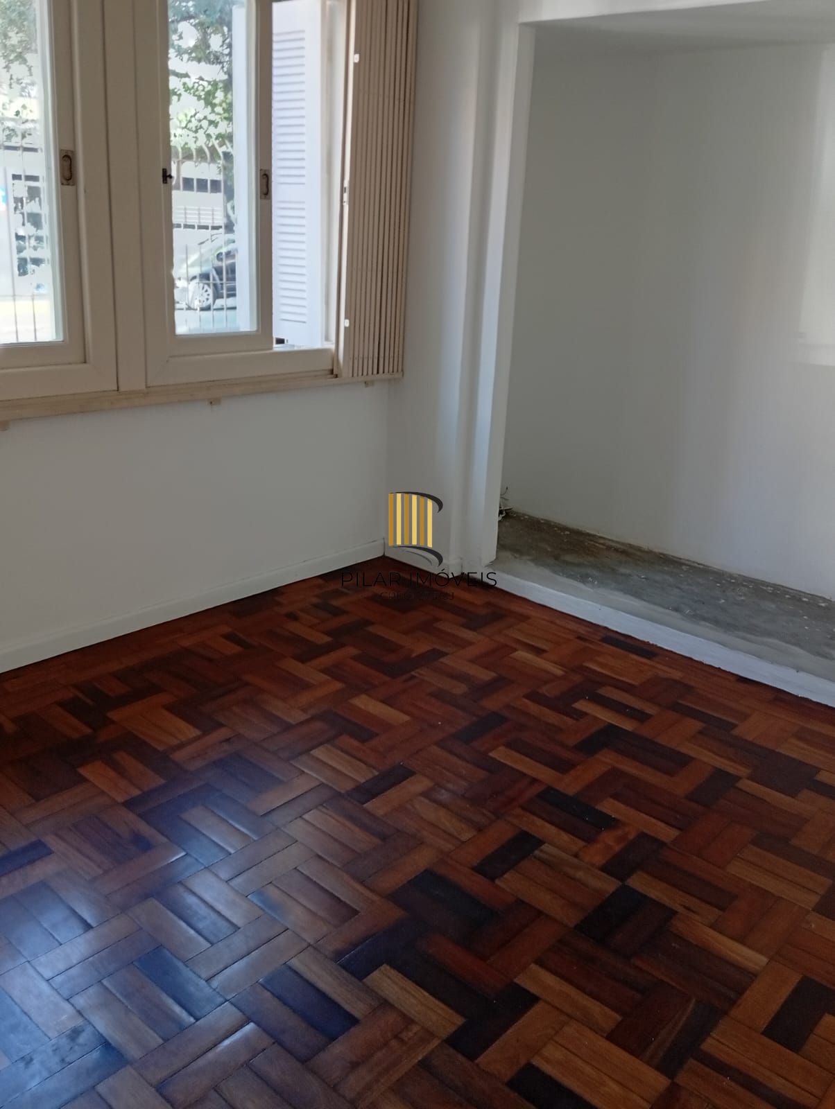 Apartamento térreo,  2 quartos, pátio, desocupado no bairro Cidade Baixa