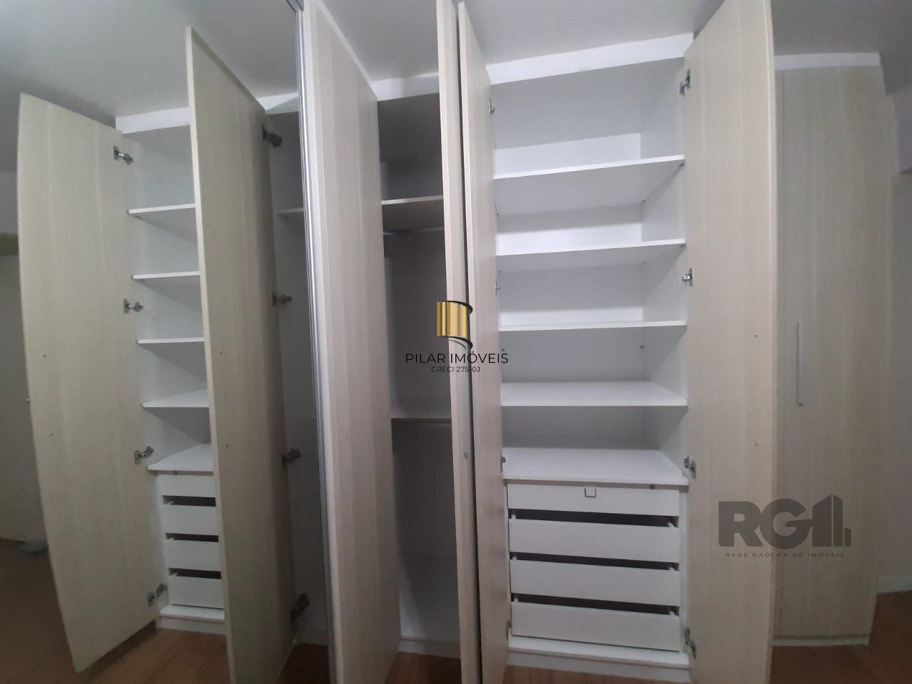  Apartamento 2 dormitórios, de frente 100% reformado bairro Cidade Baixa- Porto Alegre