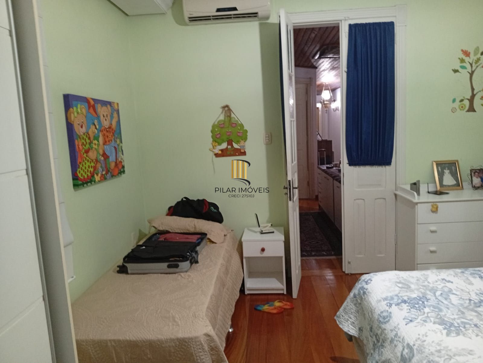 Casa com 5 quartos , 7 banheiros e pátio!