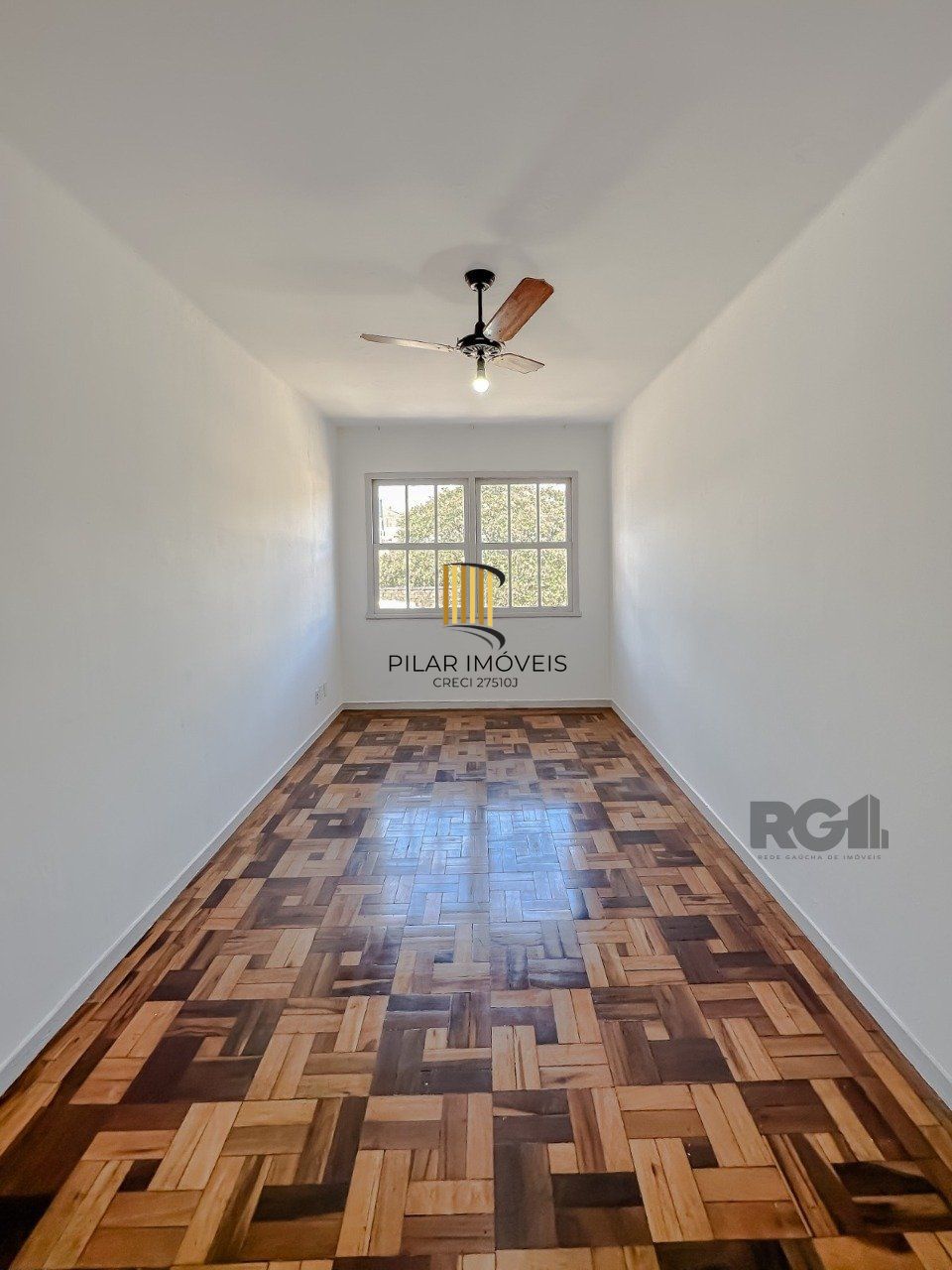 Ótimo apartamento  de 2 dormitórios, sala de estar e sala de jantar, banheiro social e banheiro auxiliar, cozinha  e área de serviço. Iluminado, silencioso. 
