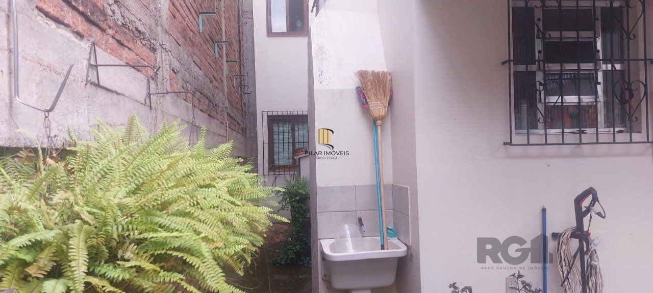 Casa 3 dormitórios no bairro Medianeira