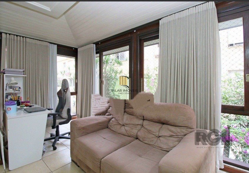 Casa com 3 quartos, suite e 2 vagas garagem!