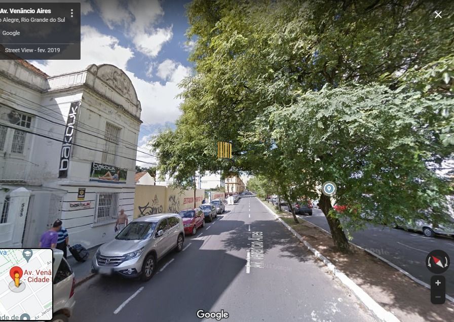 Casa para Venda - 928m², 5 dormitórios, 4 vagas - Bom Fim