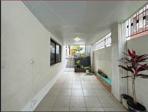 Casa para Venda - 3 dormitórios, sendo 1 suites, 2 vagas - Menino Deus