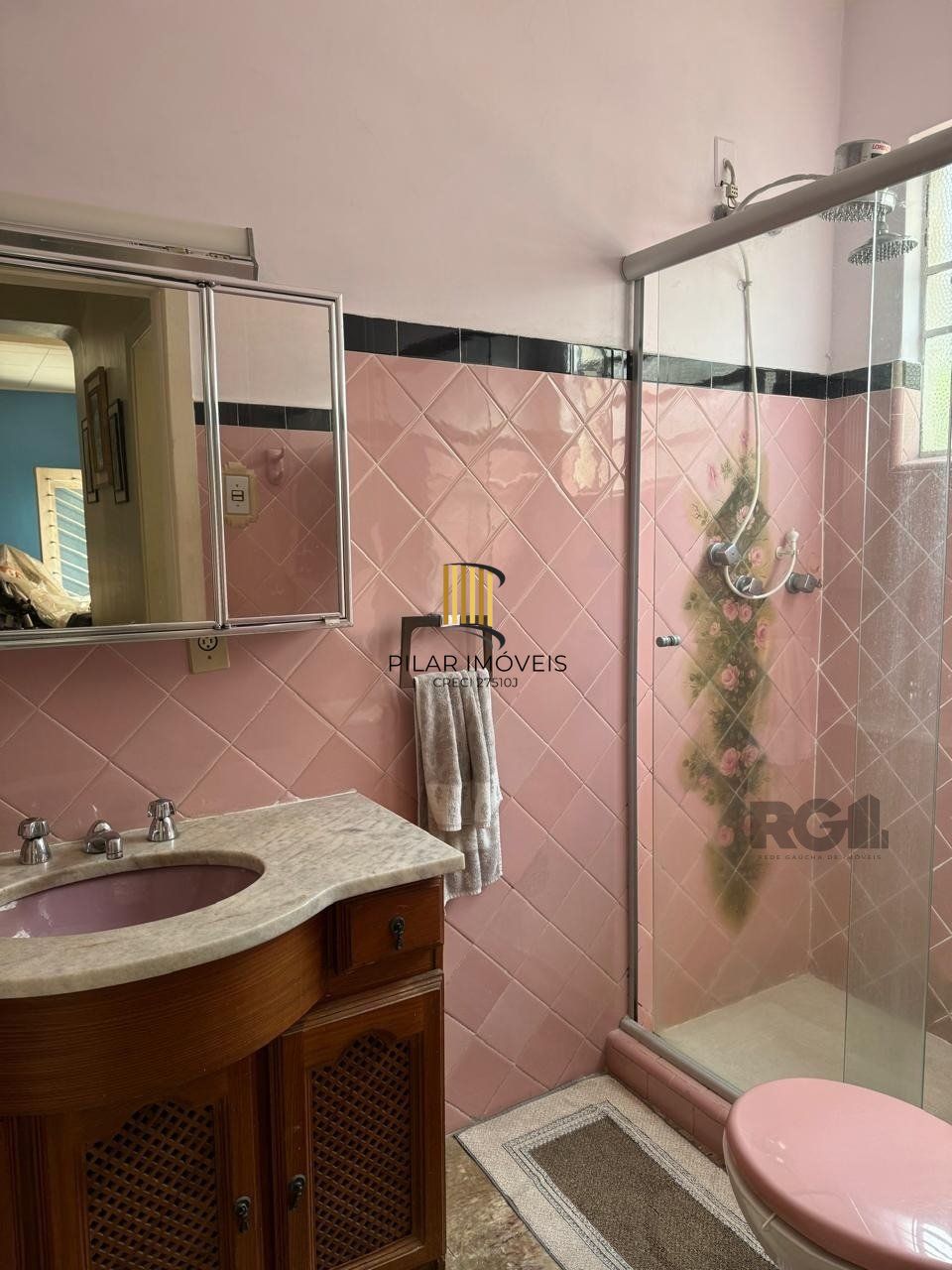 Casa com 3 quartos e 2 garagens no bairro cidade Baixa!