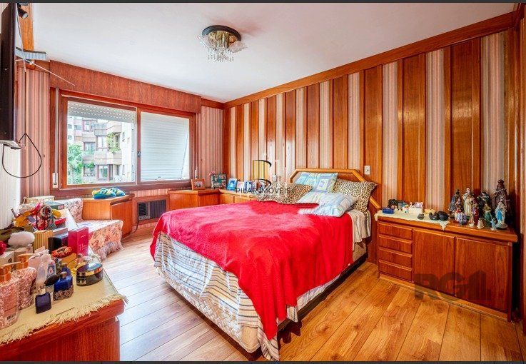 Apartamento  4 dormitórios, suite, de frente com sacada, 3 vagas de garagem, bairro Higienópolis - Porto Alegre