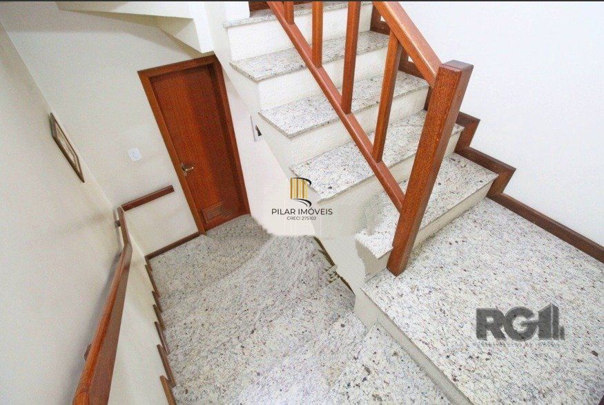 Casa com 3 quartos, suite e 2 vagas garagem!