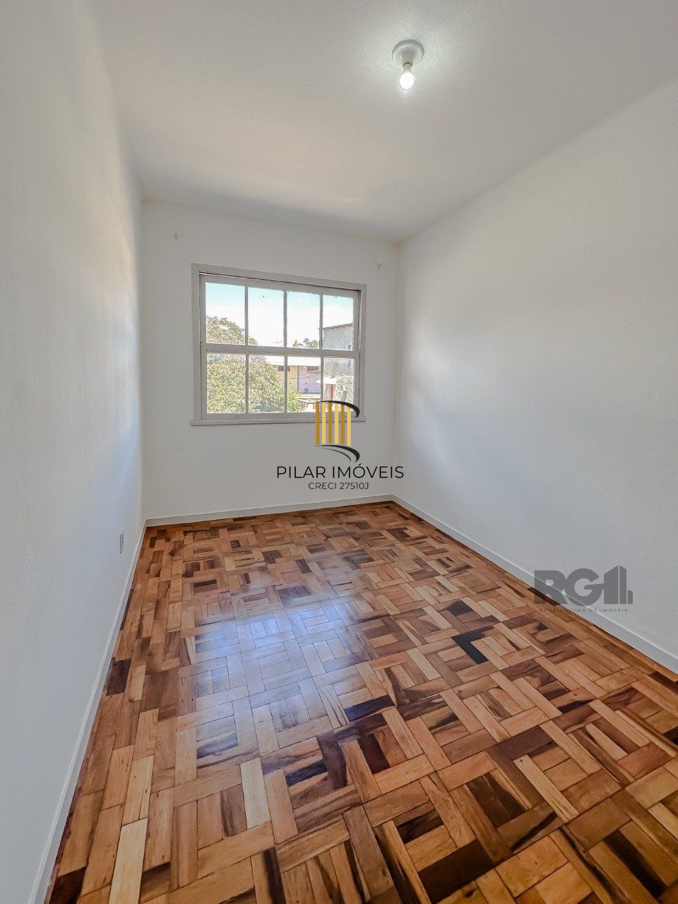 Ótimo apartamento  de 2 dormitórios, sala de estar e sala de jantar, banheiro social e banheiro auxiliar, cozinha  e área de serviço. Iluminado, silencioso. 