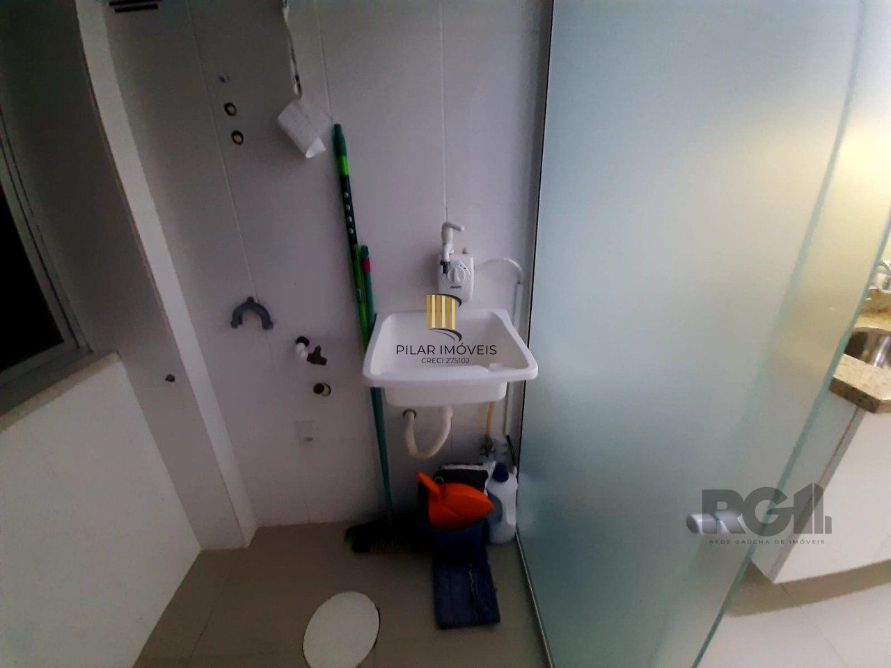  Apartamento 2 dormitórios, de frente 100% reformado bairro Cidade Baixa- Porto Alegre