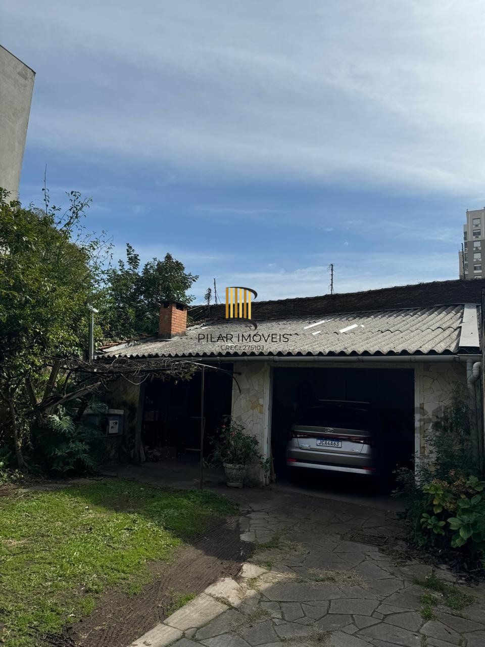 Casa com 3 quartos e 2 garagens no bairro cidade Baixa!