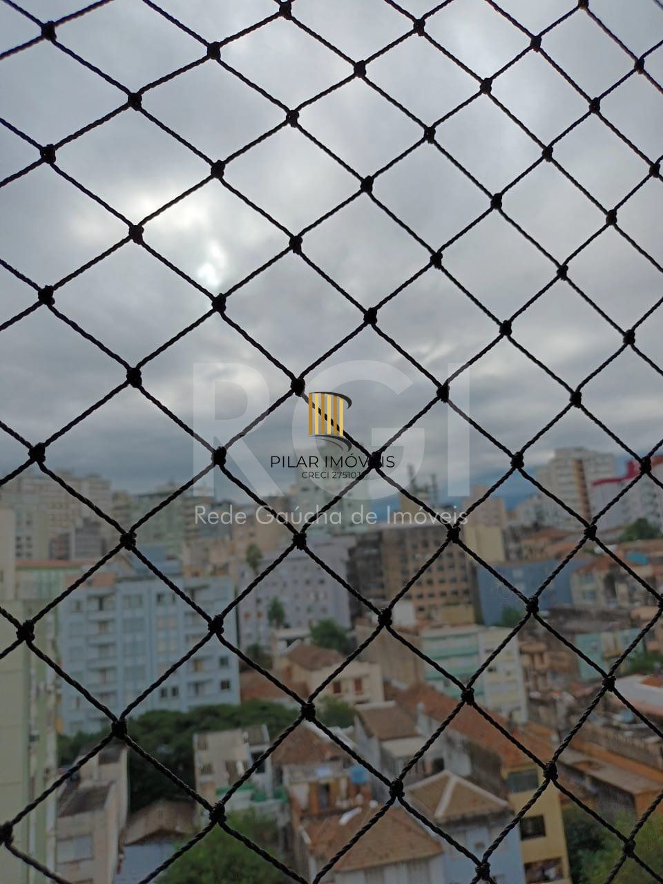 Jk no miolo da Cidade Baixa, andar alto com vista!