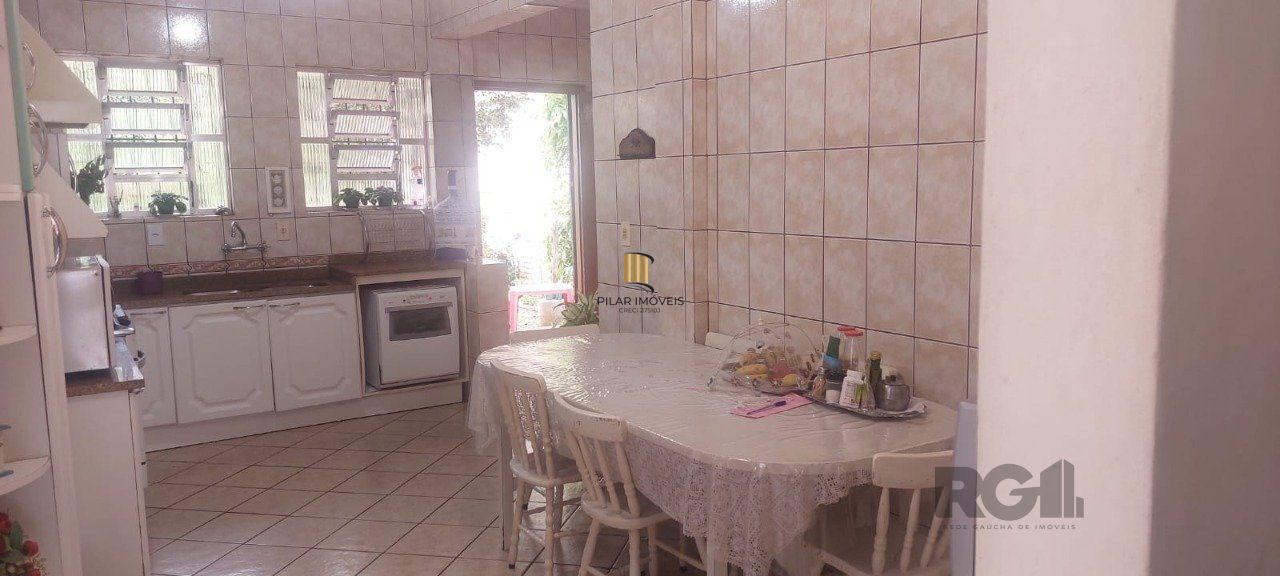 Casa 3 dormitórios no bairro Medianeira