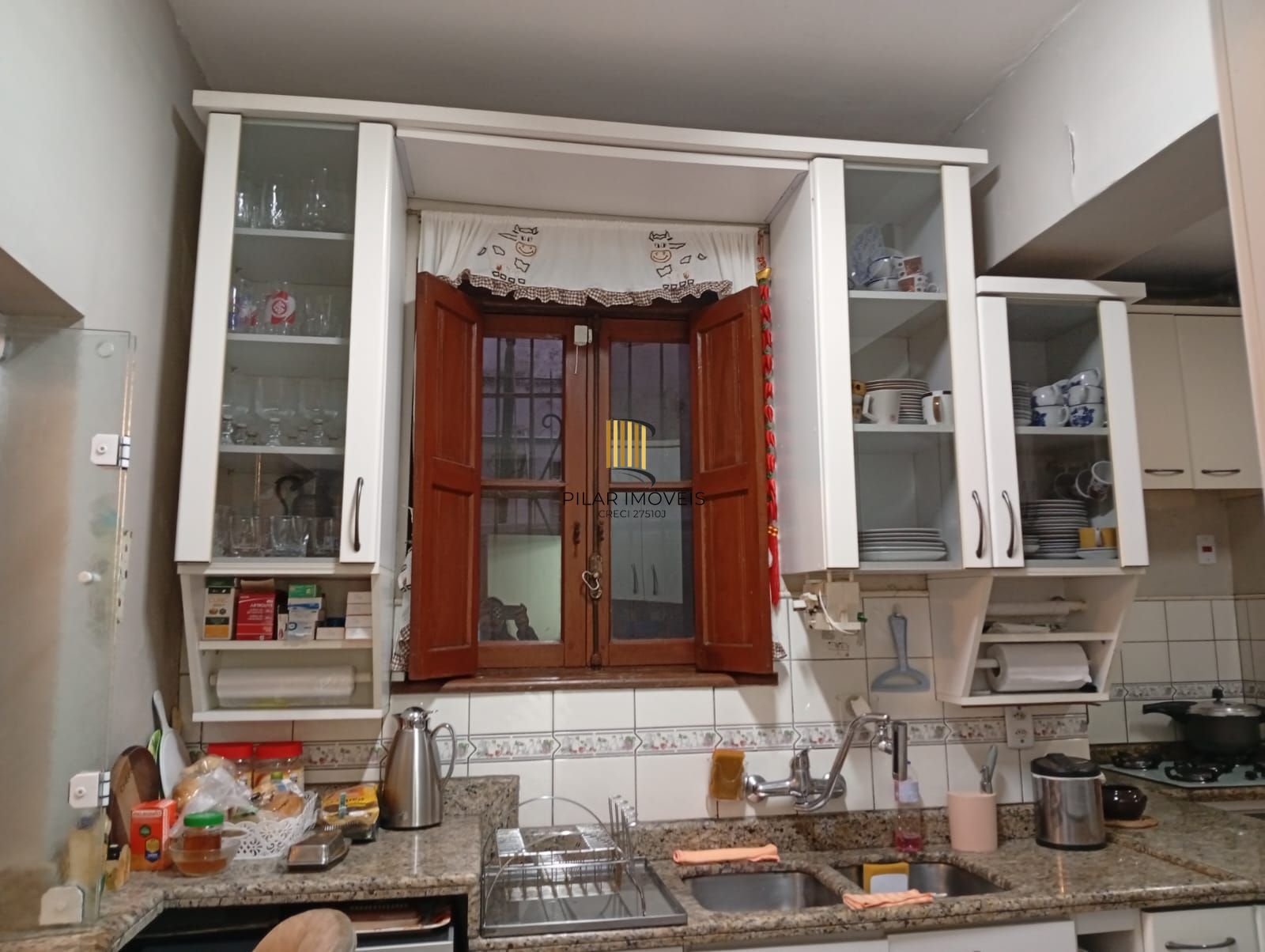 Casa com 5 quartos , 7 banheiros e pátio!
