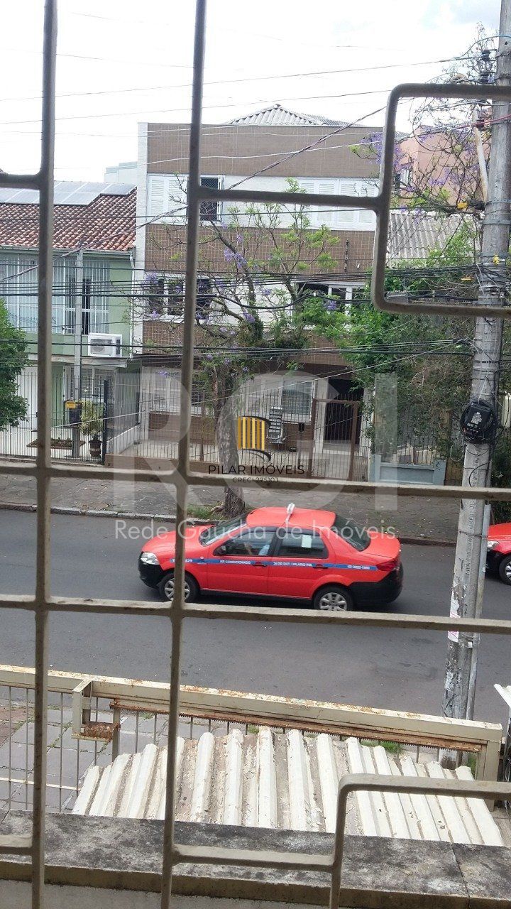 Casa com 4 quartos, 4 banheiros  e amplo pátio no miolo do bairro Cidade Baixa!