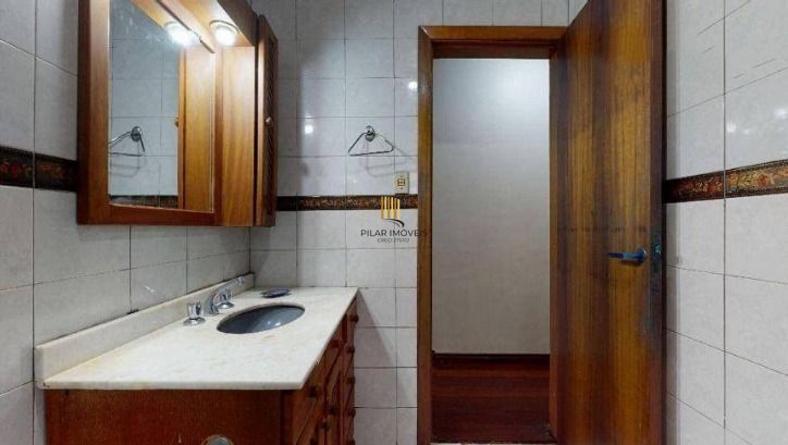 Casa para Venda - 190m², 4 dormitórios, sendo 1 suites, 2 vagas - Partenon