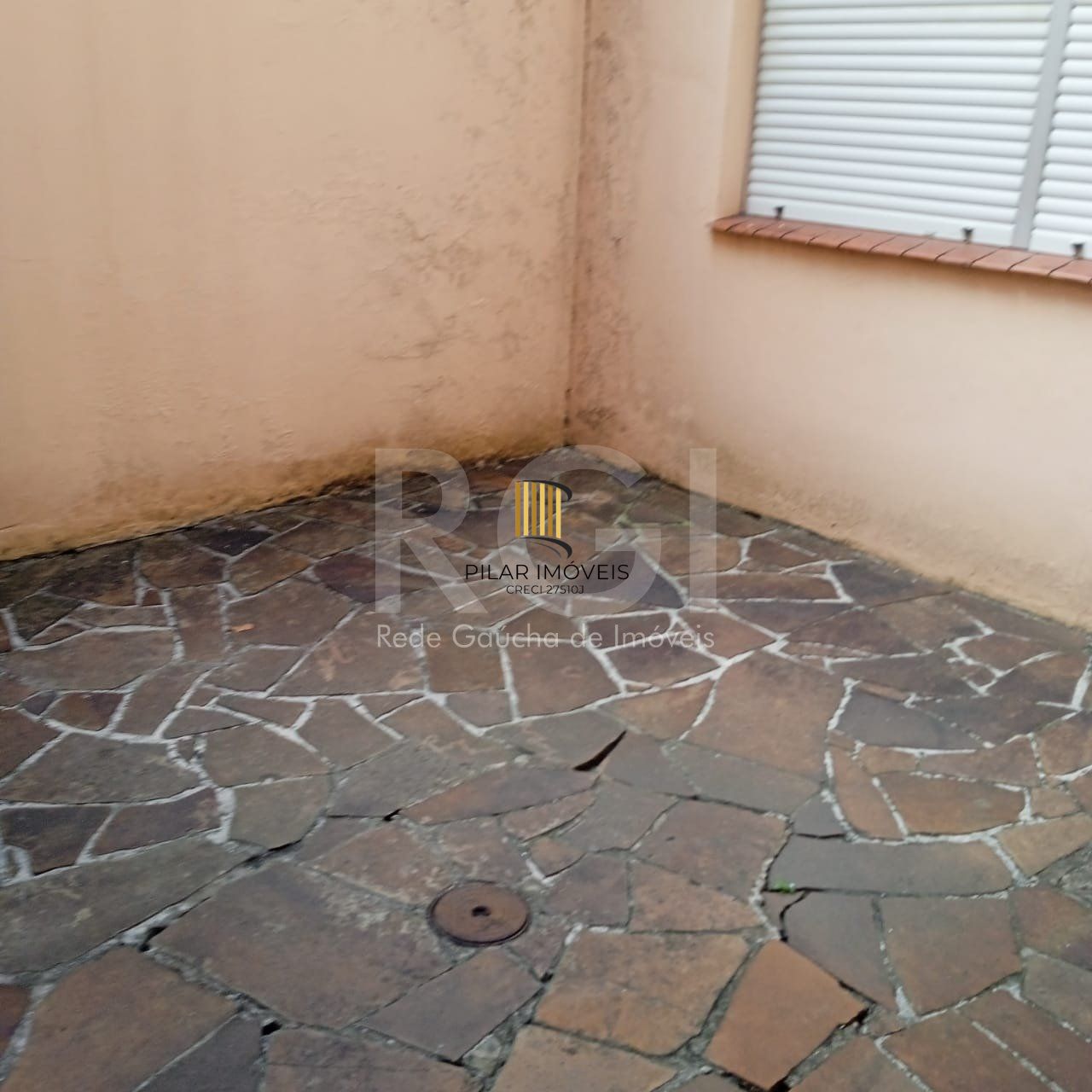 Apartamento Térreo, desocupado, 1 quarto com 2 pátios !