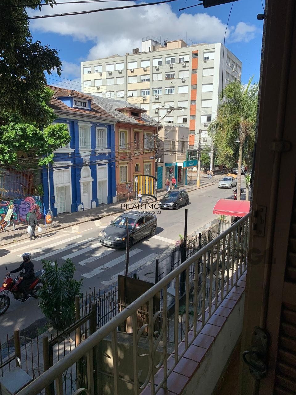   Ótimo apartamento 3 dormitórios, de frente com sacada, bairro Cidade Baixa- Porto Alegre