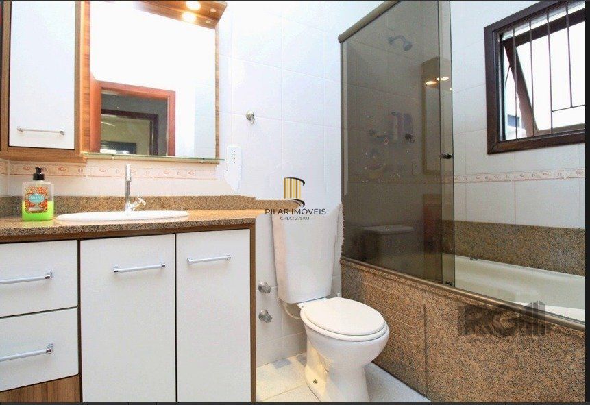 Casa com 3 quartos, suite e 2 vagas garagem!