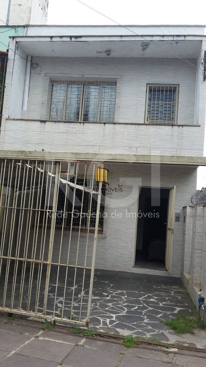 Casa com 4 quartos, 4 banheiros  e amplo pátio no miolo do bairro Cidade Baixa!