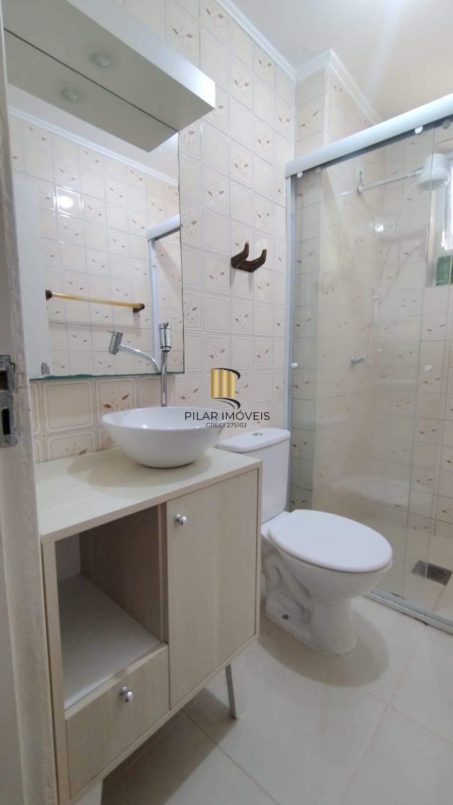 Apartamento 1 dormitório, todo reformado, semimobiliado em condominio fechado.