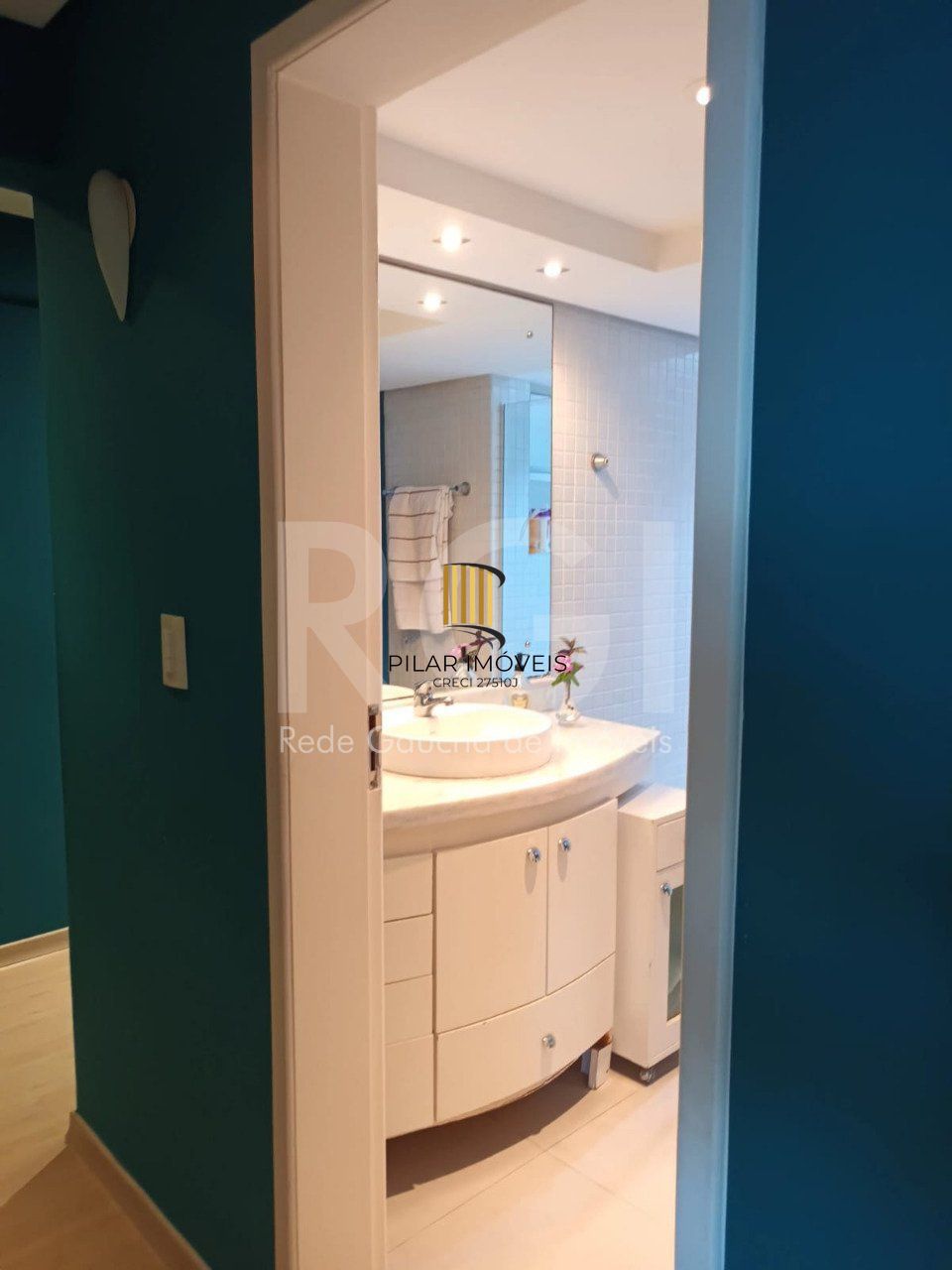 Apartamento  2 quartos, suite, , sacada,   2 quartos,  churrasqueira, semi mobiliado com garagem!