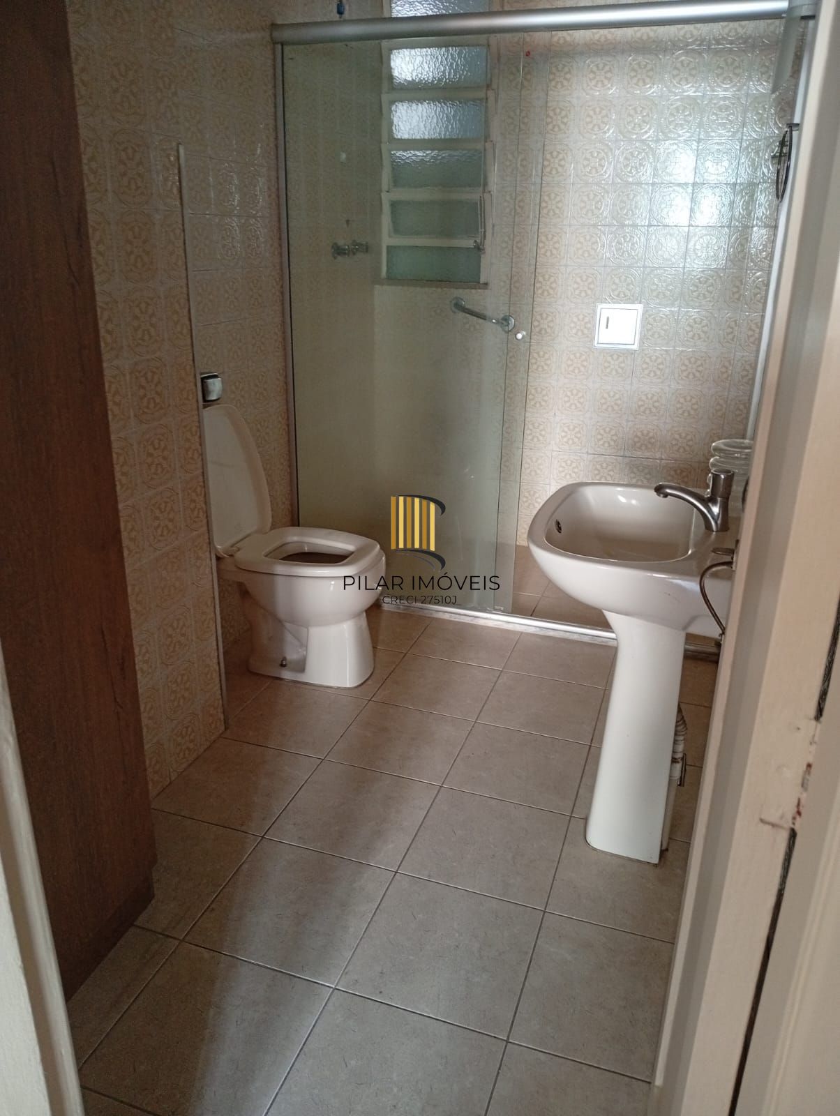 Apartamento térreo,  2 quartos, pátio, desocupado no bairro Cidade Baixa