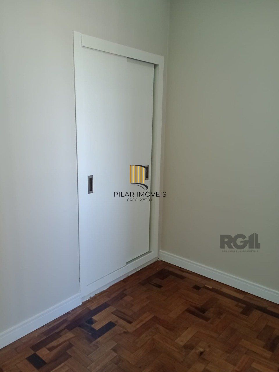 Apartamento com 3 quartos, desocupado no centro histórico.